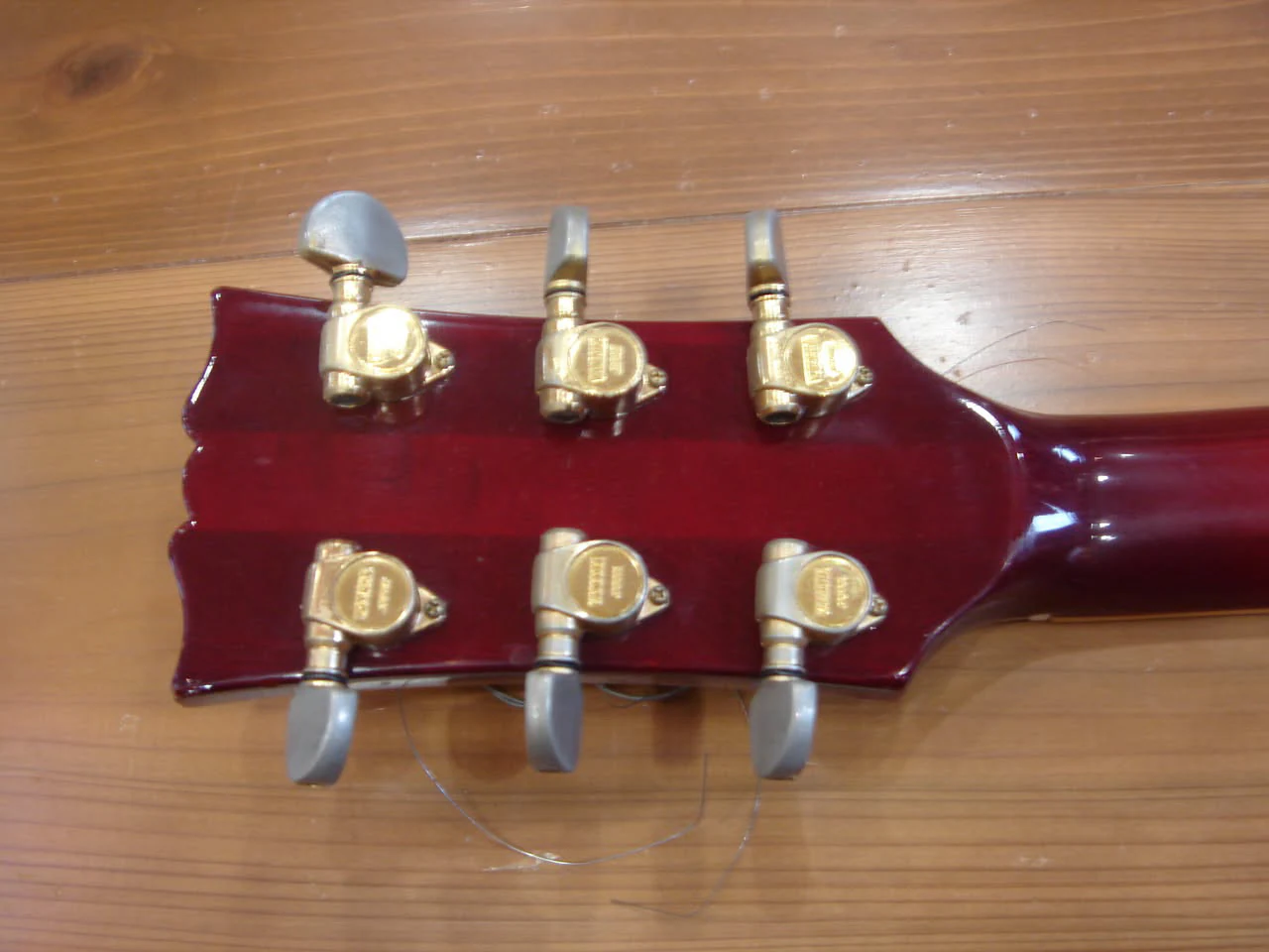 Rear of the large Yamaha SG1000 headstock